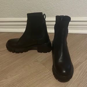 Steve madden black lug-sole boots